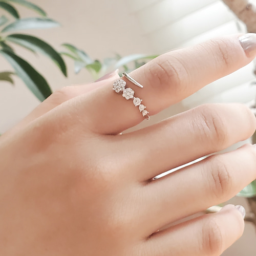 ❣️華奢フラワーリング❣️ピンキーリング キラキラCZ