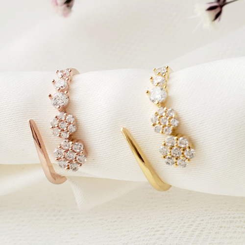 キラキラ✨豪華❗️4連風❗️D0.36CT✨k18フラワーダイヤモンドリング キラキラ✨豪華❗️4連風❗️D0.36CT✨k18フラワーダイヤモンド