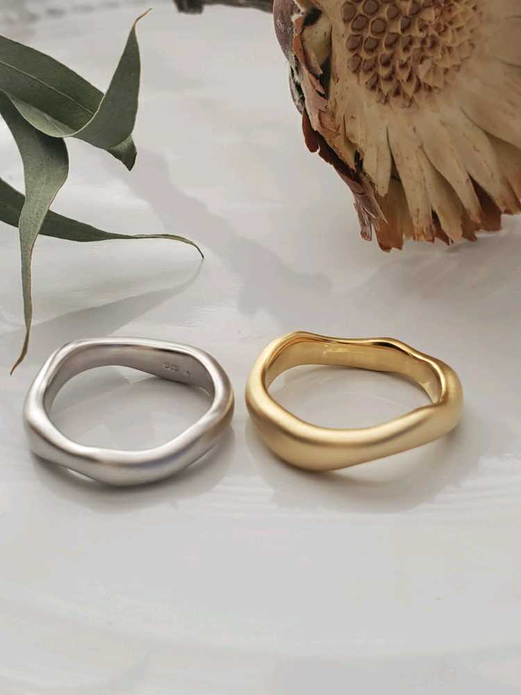 送料無料❤️（大人気）色選べるペアリング、ウェーブリング　マット艶消しRS-76❤️お揃い