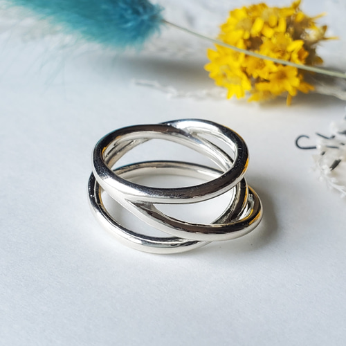 大人気❣️ triple ring シルバー透かしリングsv925,3連りんぐ 大人気❣️ triple ring シルバー透かしリングsv925,3連りんぐ