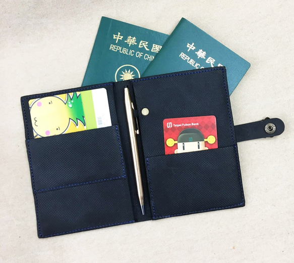 皮革護照套 護照夾 出國 證件套 存摺收納 皮革手作 卡片收納 皮革 收納 行事曆皮夾 信用卡收納夾 皮革卡片夾 第3張的照片
