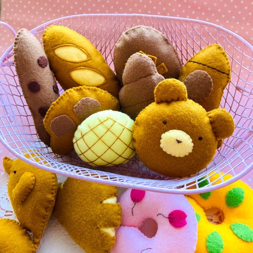 かわいいパン屋さん】フェルトのおもちゃ おままごと 動物パン 乗り物