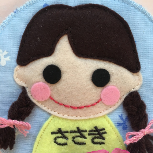 フェルトの名札☆三つ編みの女の子 児童館や保育実習に☆彡ワッペン 名