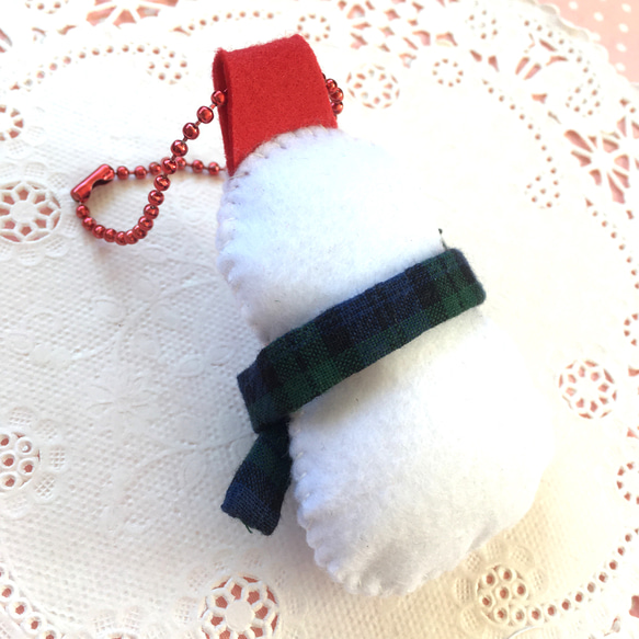フェルトの名札★あったか気分の雪だるま★クリスマスやお年賀に★彡　キーホルダー名入れします　手縫い 4枚目の画像