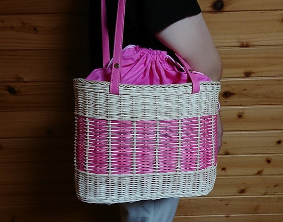 ピンクラインの籐かごバッグ　籐のバッグ　ラタン　バスケット　カゴバック　かごバッグ　ショッピングバッグ　親子バッグ 6枚目の画像