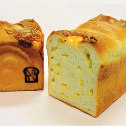 アルテの食パン 大麦&米麹食パン＋あふれる猛烈チーズ「チーズ×チーズさくお」-ゴロゴロチーズが溢れ出す- 2枚目の画像
