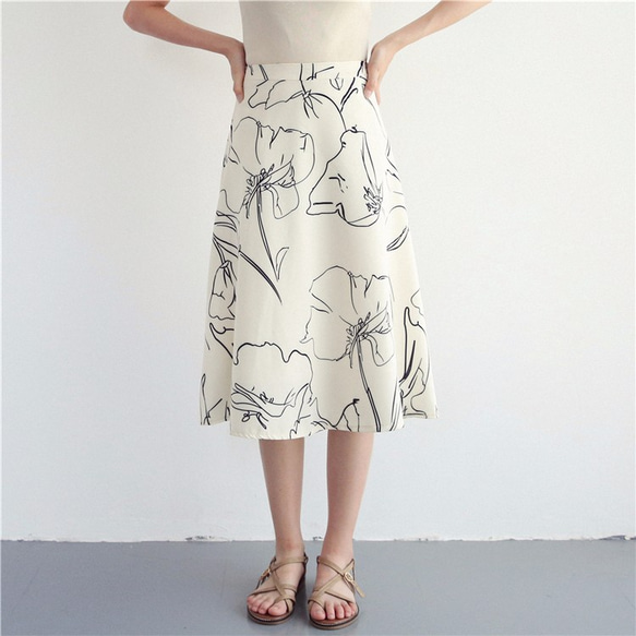 Aロングスカート 夏の新品  綺麗な白い色 1枚目の画像