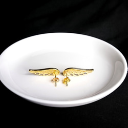 天使の翼ピアス   ゴールド  ホワイト 3枚目の画像