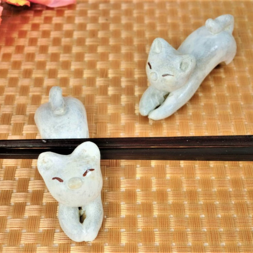 ねこちゃんの箸置き♪白猫☆二匹セット 箸・箸置き mo*ka 通販