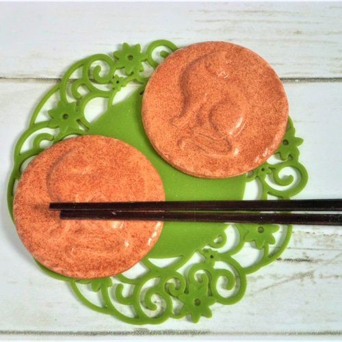 クッキーみたいなねこのレリーフ箸置き二個セット☆ピンク粘土  