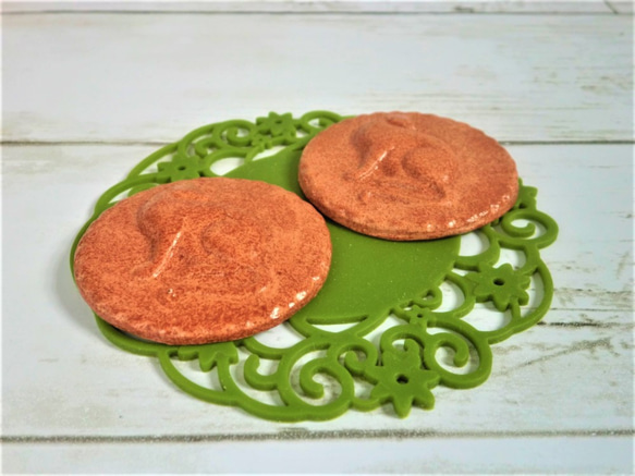 クッキーみたいなねこのレリーフ箸置き二個セット☆ピンク粘土☆オーブン陶芸 3枚目の画像