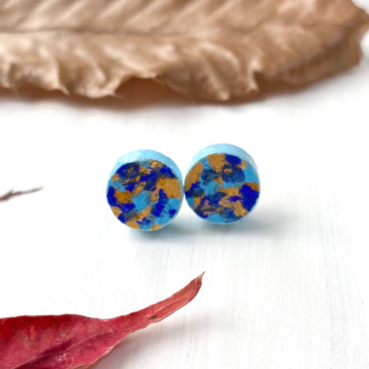 小さなピアス　マスクと好相性　ウッド×ペイントピアス　パステルブルー　10mm-3