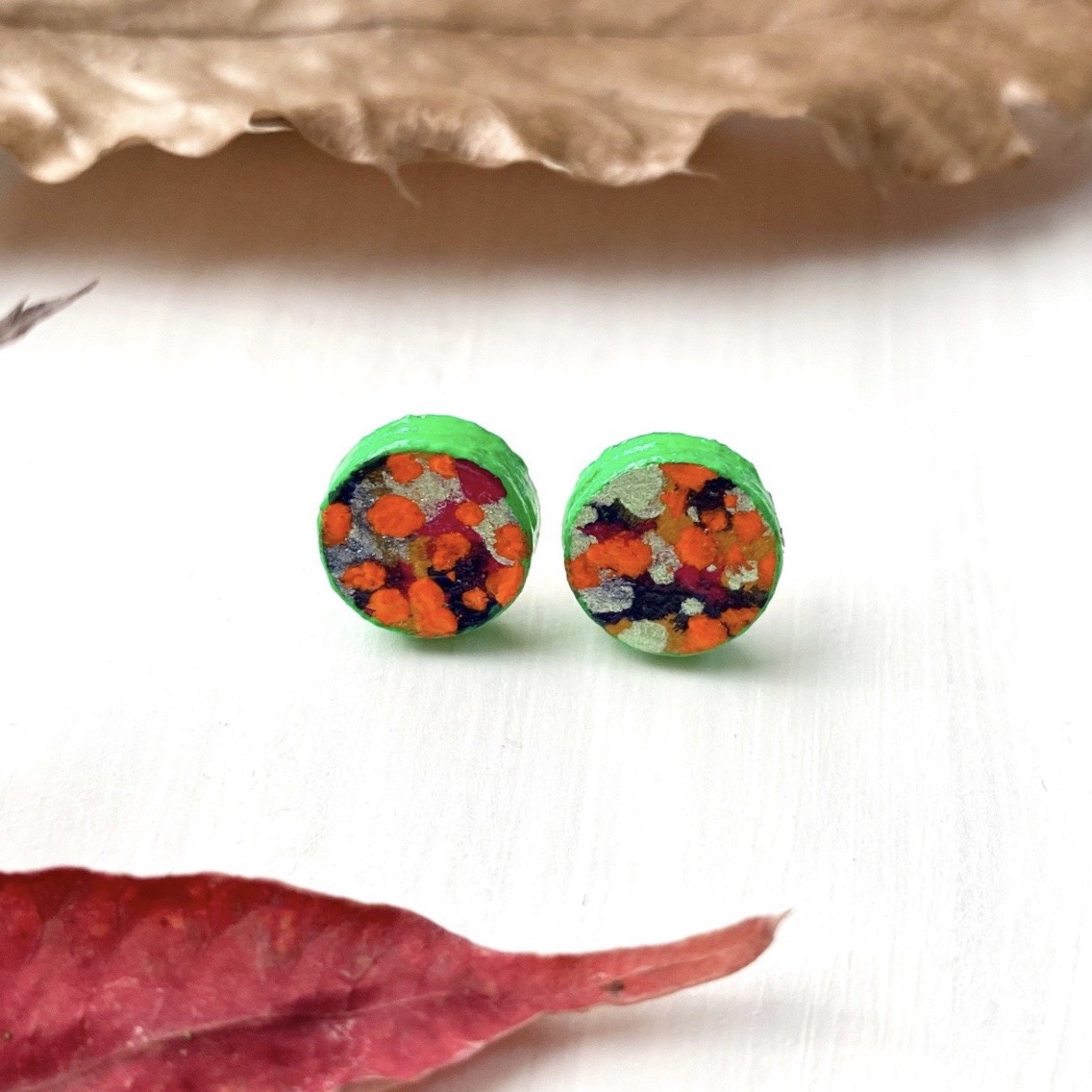 ウッド × ペイント ピアス アレルギーフリー サージカルステンレス 蛍光 オシャレ 目立つ カラフル 存在感抜群