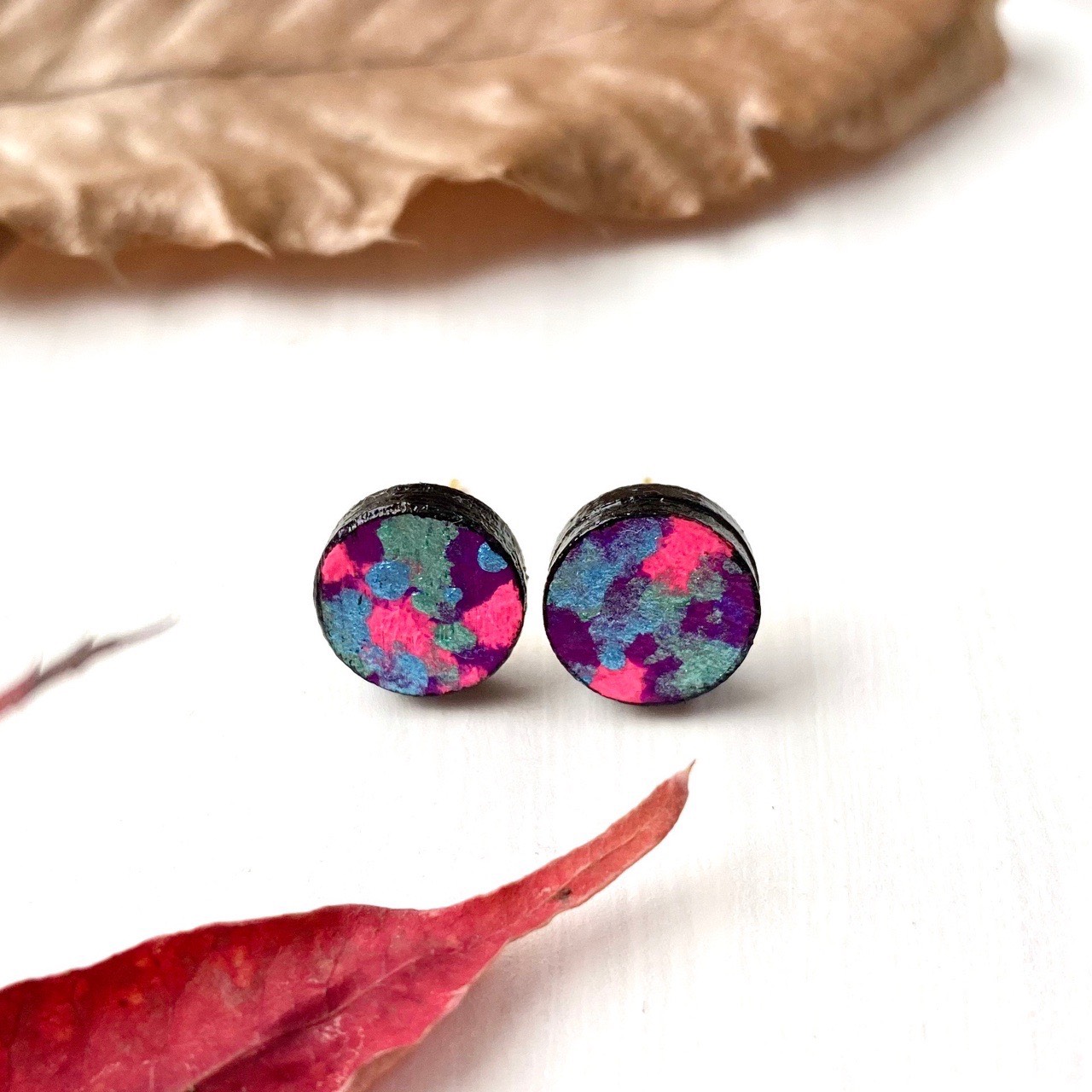 ウッド × ペイント ピアス アレルギー対応 黒 ブラック かっこいい 一粒ピアス オシャレ 一点もの 存在感のある