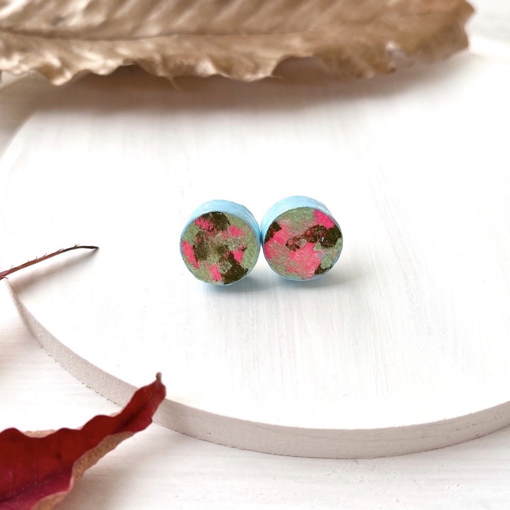 涼やかな妖精ちゃん 透明感を身につけて ウッド × ペイント 小さなピアス パステルカラー 優しい雰囲気 一点もの