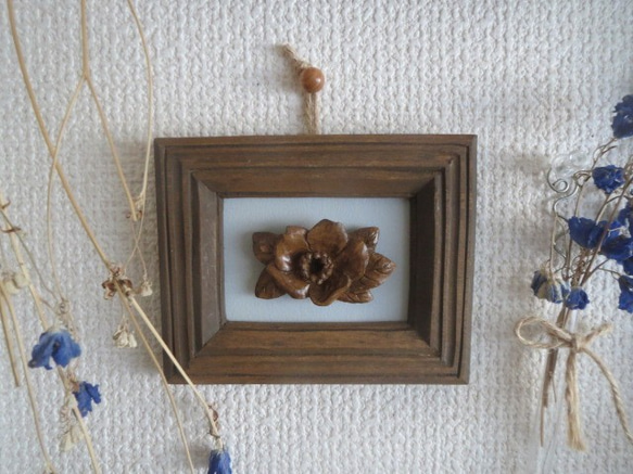 木彫りのブローチ★1輪の椿の花★材質榀の木・ｻｲｽﾞ約50x50㎜ 5枚目の画像