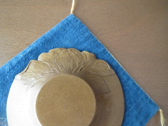 木彫りの茶托★バラｂ(ツースンサン）★素材朴ノ木　ｻｲｽﾞ直径12㎝（普通サイズ） 2枚目の画像