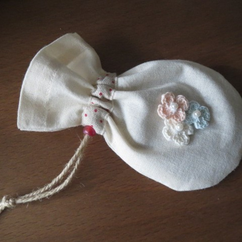 木彫りの浮き彫 姫鏡☆ハナミズキ模様＊袋ケース付き☆材質朴ノ木