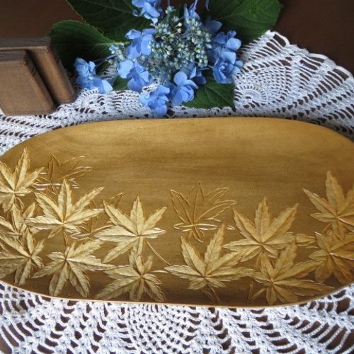 木彫り　トレイ　花柄　彫刻　ハナミズキ 木彫りの菓子器 ハナミズキ
