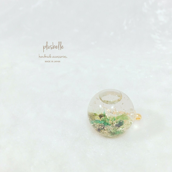 petitガラスドーム〜green〜ノンホールピアス 4枚目の画像