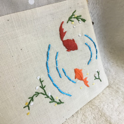 金魚刺繍の巾着 2枚目の画像