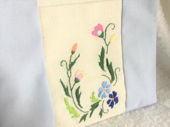 花刺繍のミニバッグ・タテ型 2枚目の画像