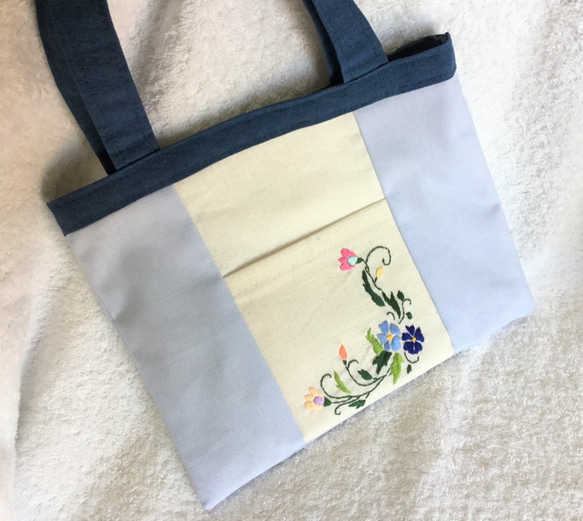 花刺繍のミニバッグ・ヨコ型 1枚目の画像