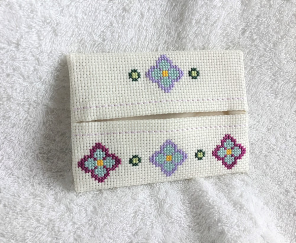 クロスステッチのポケットティッシュケース～花・水色～ その他ケース