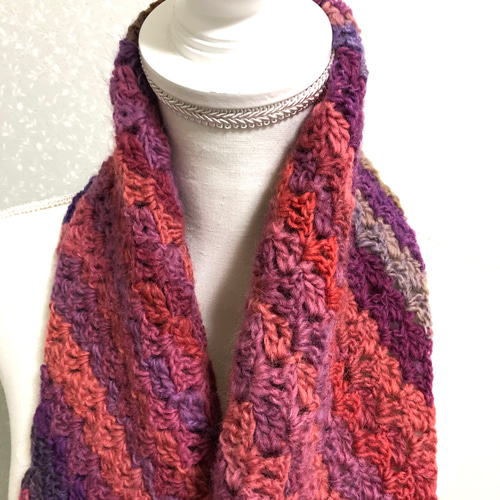 ハンドメイド スヌード （赤ダイアゴナルステッチ）マフラー