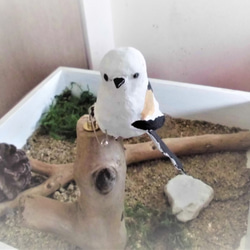 張り子の小鳥　見返りシマエナガ（1羽） 1枚目の画像