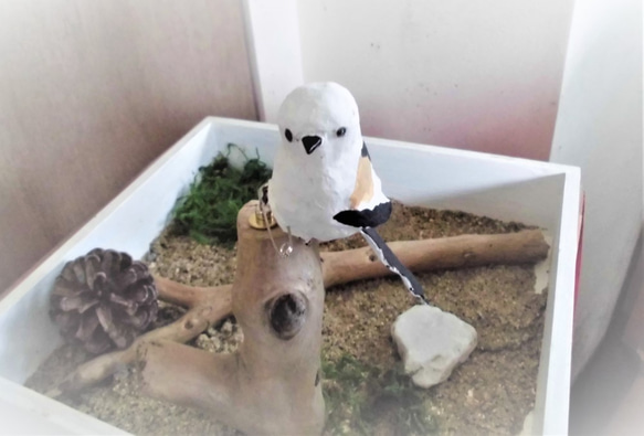 張り子の小鳥　見返りシマエナガ（1羽） 1枚目の画像