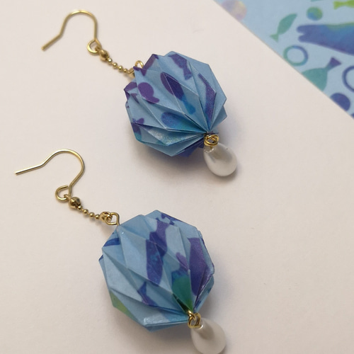 【1250】球体デザインの青紫色ピアス 1250】球体デザインの青紫色ピアス