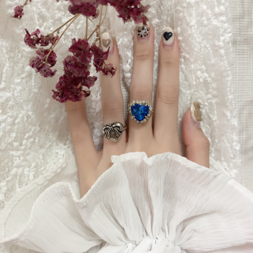 Y2Kテイスト【Blumarine】ブルマリン ビジュー ロゴイヤリング イヤリング キラキラ ハート ビジュー【3color】 | イヤリング