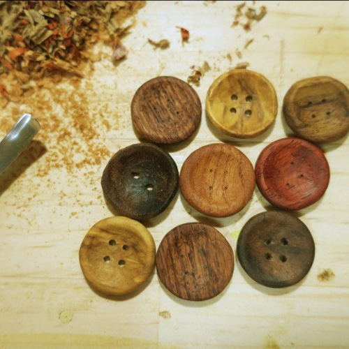 無垢の木の手作りボタン/ウッドボタン ボタン 暮らしの木彫り舎 無垢の木の手作りボタン/ウッドボタン ボタン 暮らしの木彫り舎