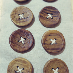無垢の木彫りボタン／ウッドボタン／木のボタン 2個１セット 6枚目の画像