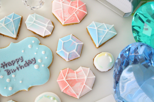 名入れ☆彡お誕生日宝石たっぷりアイシングクッキー(バースデーケーキ飾りキラキラジュエリー) 7枚目の画像