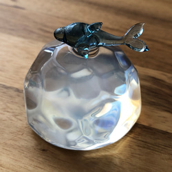 イルカ泳ぐ❇︎ 海色ガラス❇︎ 水面模様のガラスオブジェ（ペーパーウェイトなどに） 9枚目の画像
