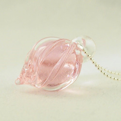 桜色の花『 つ ぼ み 』ピンクのガラスのペンダント Tsubomi pendant 1枚目の画像
