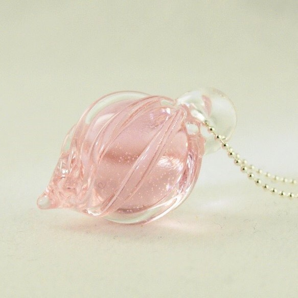 桜色の花『 つ ぼ み 』ピンクのガラスのペンダント Tsubomi pendant 1枚目の画像