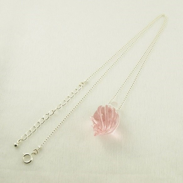 桜色の花『 つ ぼ み 』ピンクのガラスのペンダント Tsubomi pendant 4枚目の画像