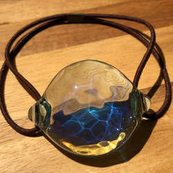 ガラスの髪留め ～波紋～ アクアマリン色の海の欠片 （ヘアゴム）水面