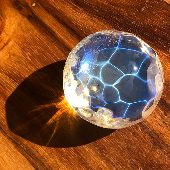 海のカケラ 〜 青色の光の波 〜 ガラスオブジェ（丸型） 立体