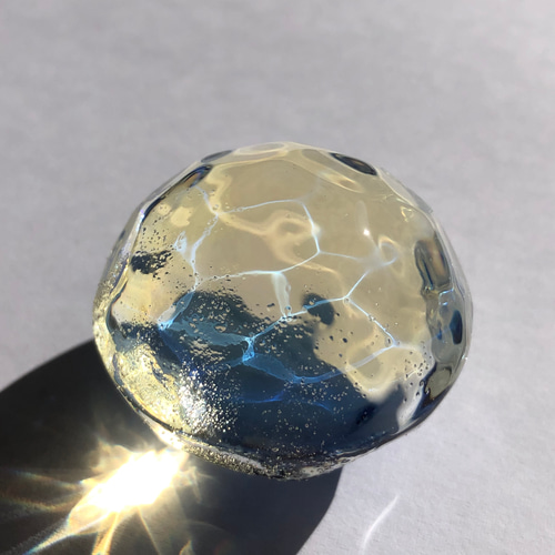 海のカケラ 〜 青色の光の波 〜 ガラスオブジェ（丸型） 立体