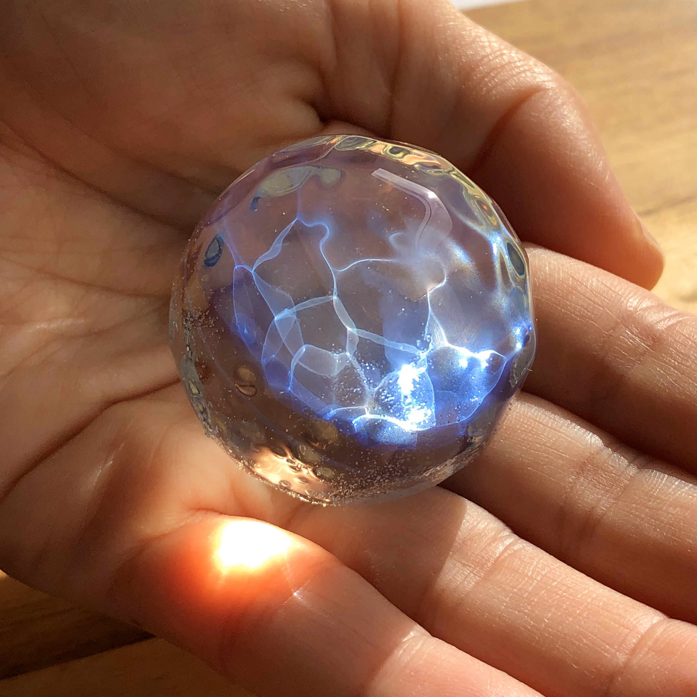 海のカケラ 〜 青色の光の波 〜 ガラスオブジェ（球型風） 立体