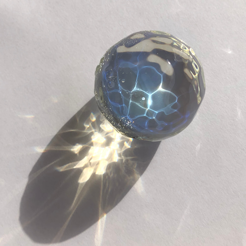 海のカケラ 〜 青色の光の波 〜 ガラスオブジェ（球型風） 立体