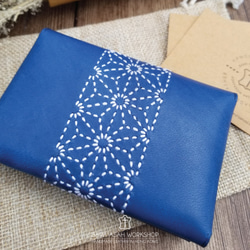 手縫皮革 | 兩摺卡套 | 卡片套 | 皮革 | 日本刺繡 | 刺子繡 | 麻葉紋 | 藍染 | 手工製作 | 香港製造 第2張的照片