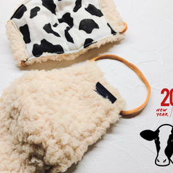 * 2021牛和蓬鬆的綿羊：牛紋紗布和水坑毛皮三維布口罩冬季口罩時尚皮革標籤口罩協調戶外 第2張的照片