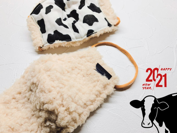 * 2021牛和蓬鬆的綿羊：牛紋紗布和水坑毛皮三維布口罩冬季口罩時尚皮革標籤口罩協調戶外 第2張的照片