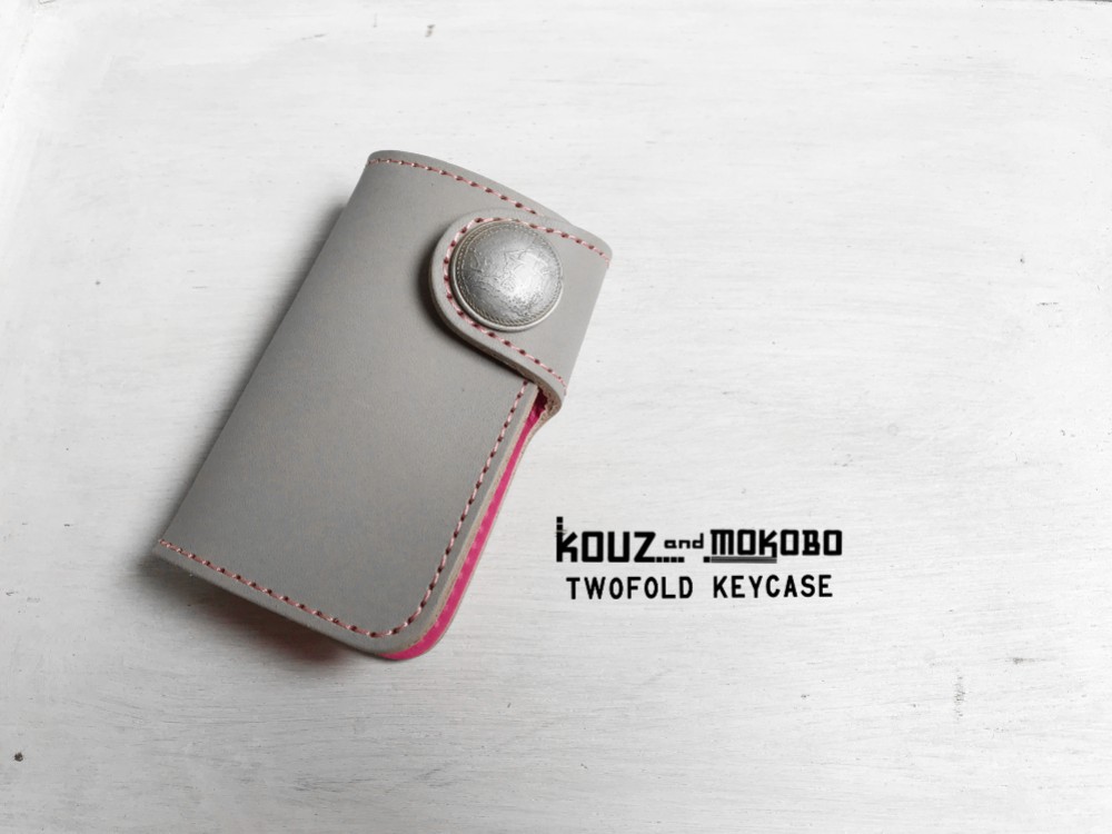 ▲TWOFOLD クールな表情にドキっとピンク「ツーフォルド キーケース」カードポケットあり（TFK-HP-PAh）