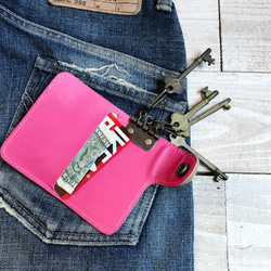 ▲ TWO FOLD 有一個粉紅色的“雙折鑰匙包”卡袋，外觀酷炫（TFK-HP-PAh） 第3張的照片